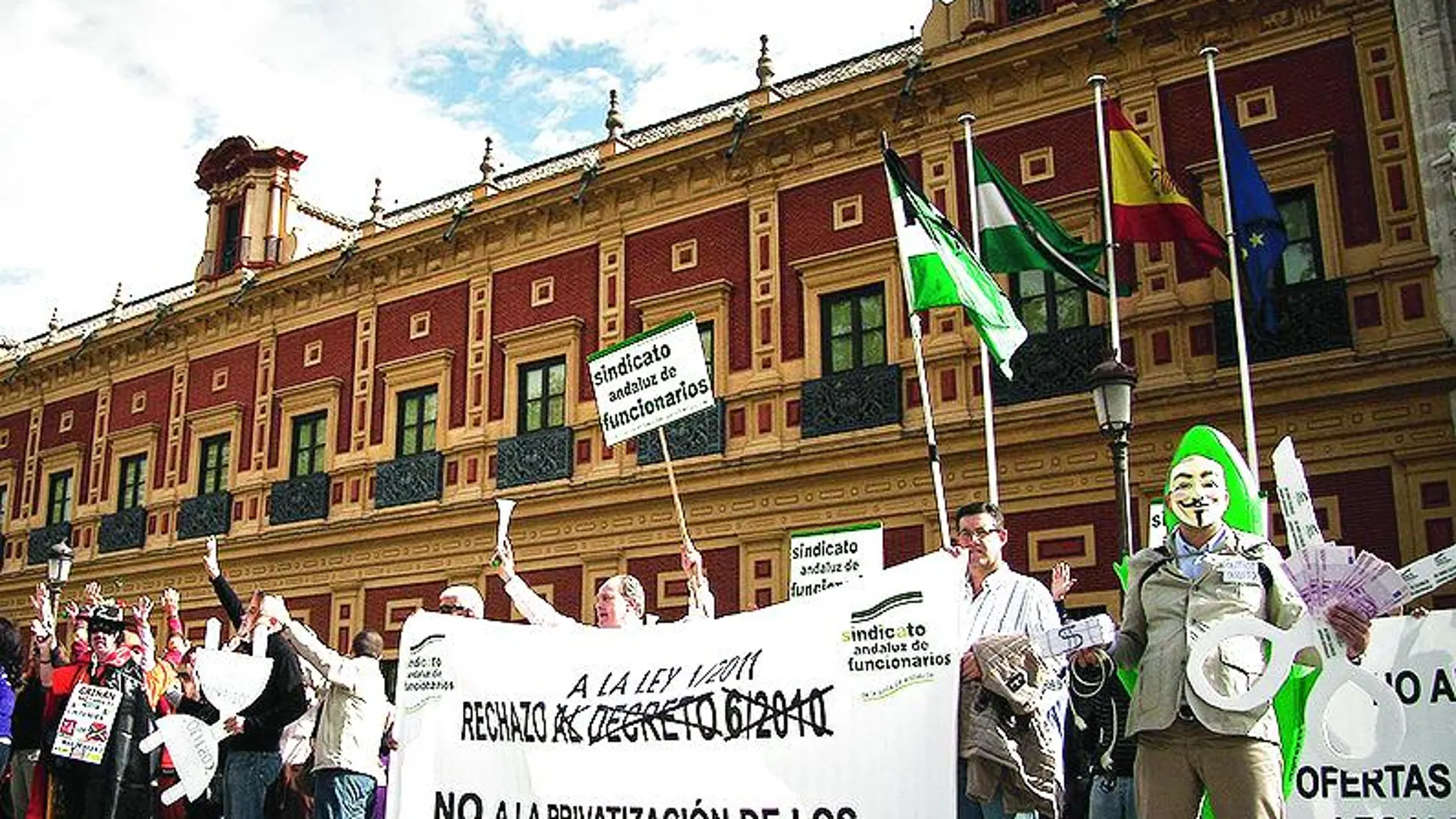 El SAF ha protestado a menudo contra medidas y recortes de la Junta