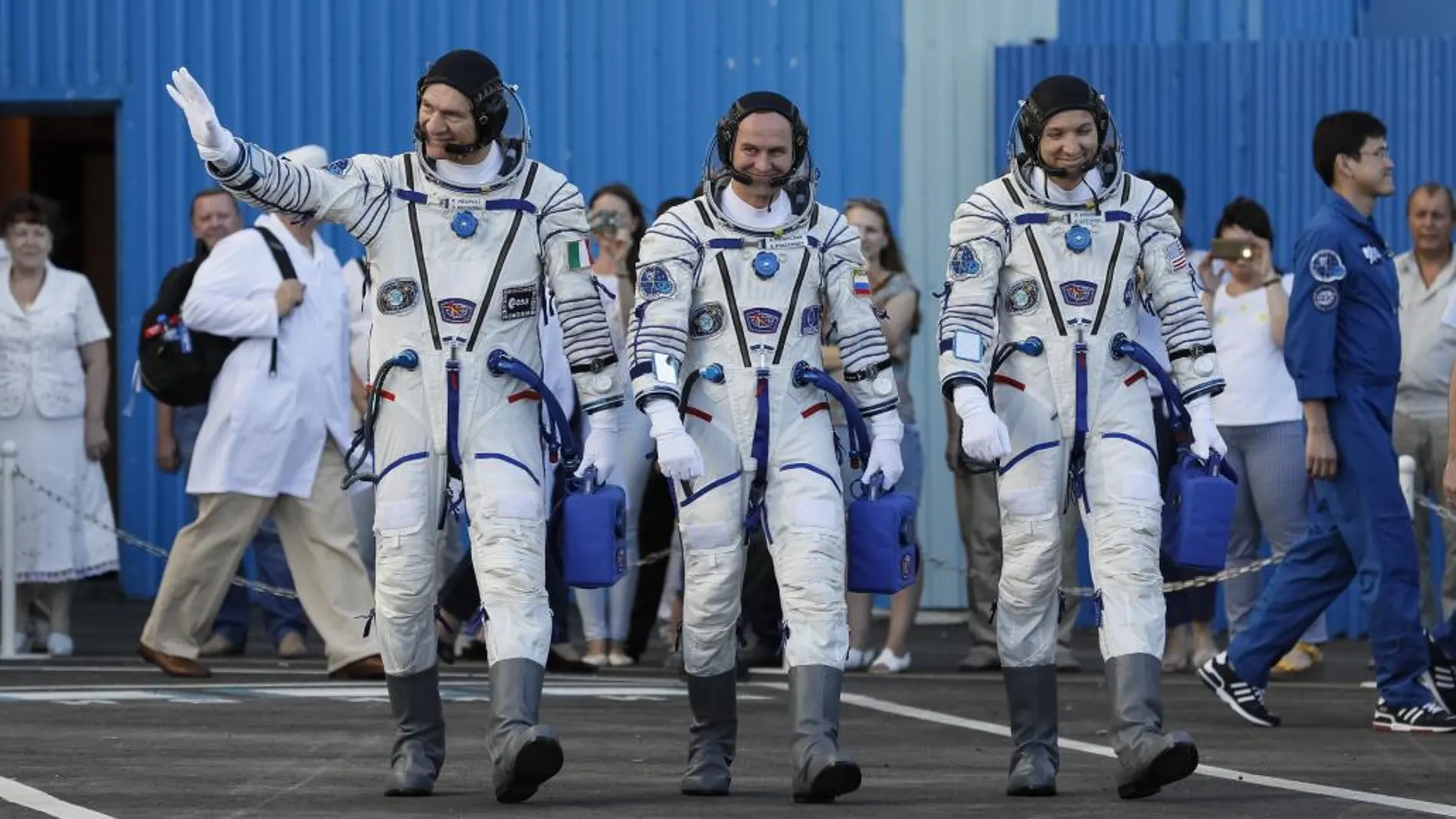 Los tres astronautas de la expedición antes del lanzamiento de la nave / Ap
