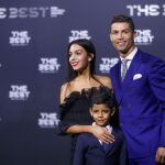 Cristiano Ronaldo, junto a su hijo, Cristiano Ronaldo Jr, y Georgina Rodriguez, hoy en Zúrich.