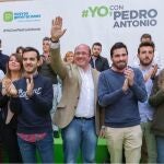 El presidente Pedro Antonio Sánchez (c) ayer junto a los jóvenes de Nuevas Generaciones del PP