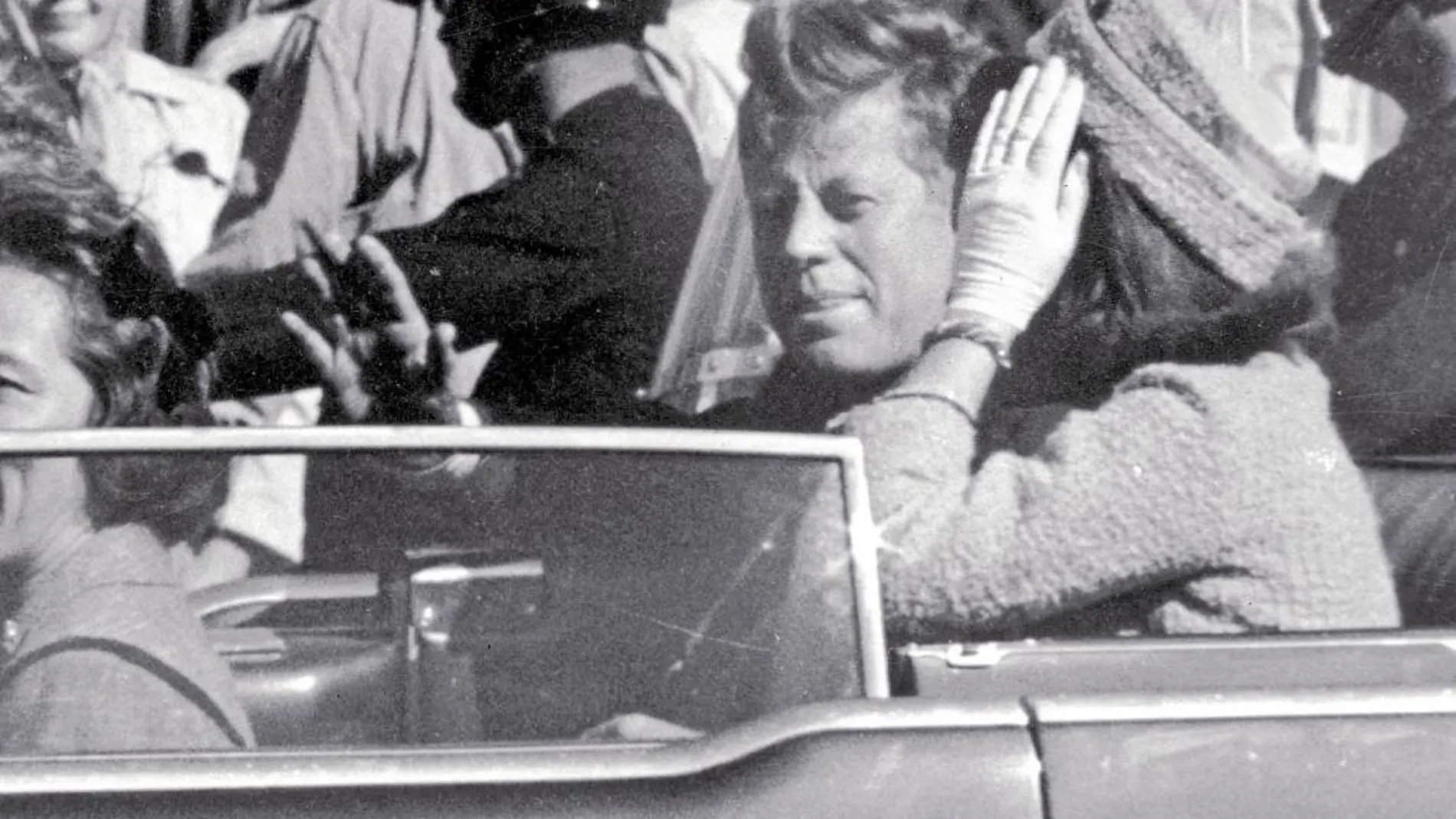 22 de Noviembre de 1963. Kennedy visita junto a su esposa la ciudad de Dallas, en Texas