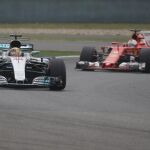 Lewis Hamilton de Mercedes y Sebastian Vettel de Ferrari