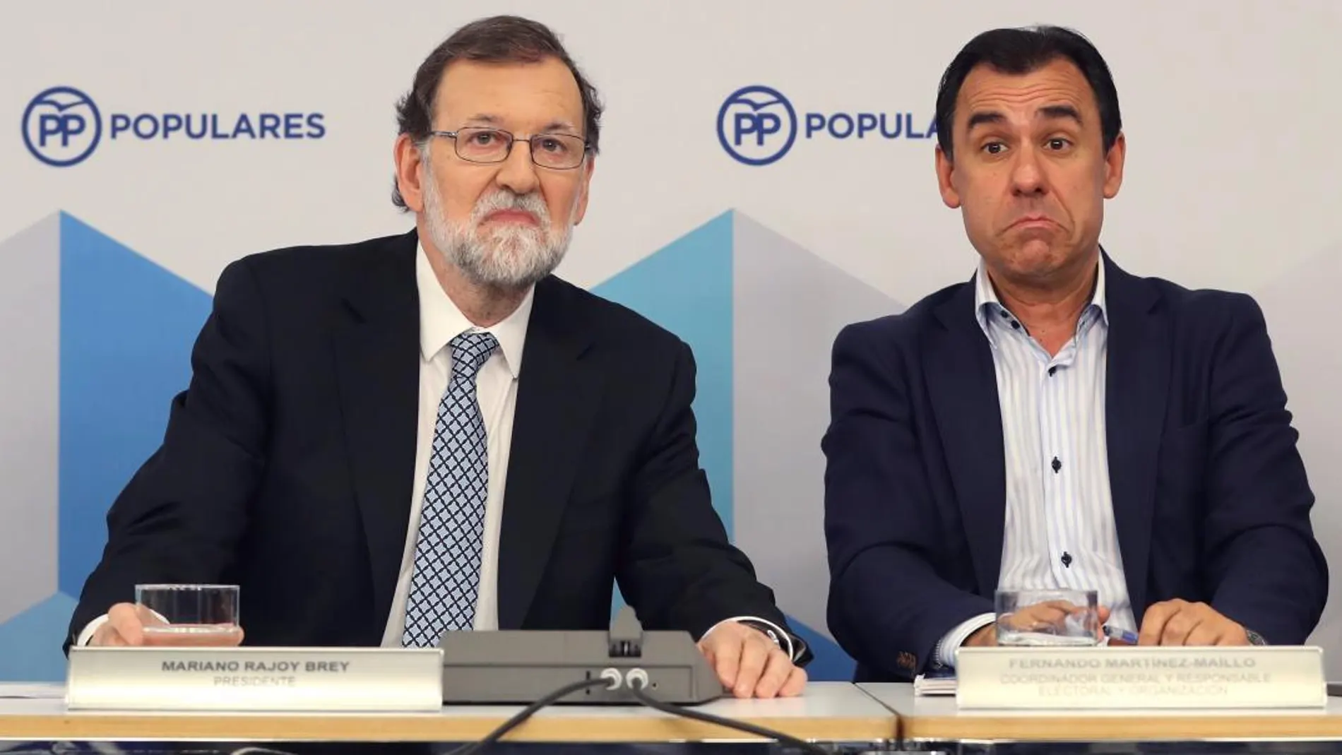 Mariano Rajoy junto al coordinador general, Fernando Martínez Maíllo, ayer / Efe