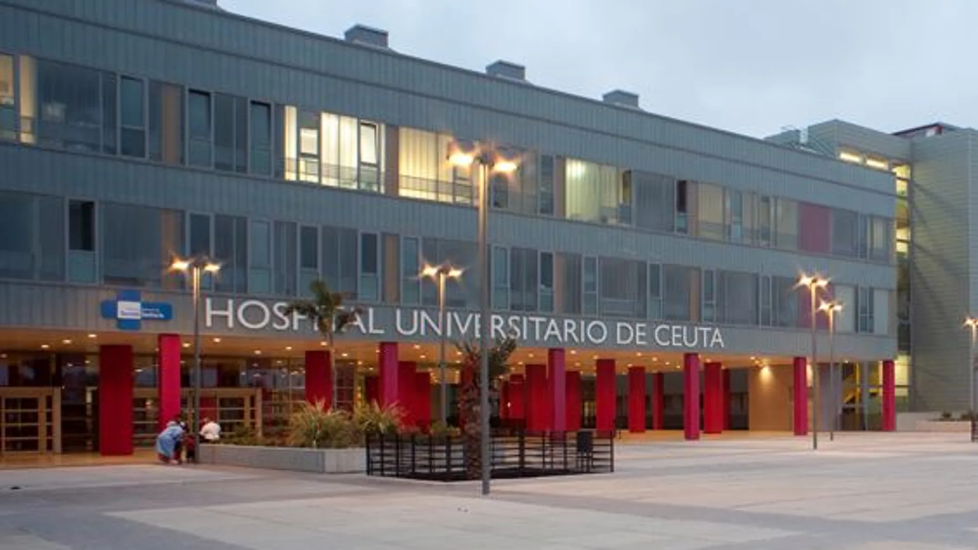 Entrada del Hospital Universitario de Ceuta