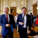Los alcaldes de León y Valladolid, Antonio Silván y Óscar Puente, tras salir de la reunión que mantuvieron