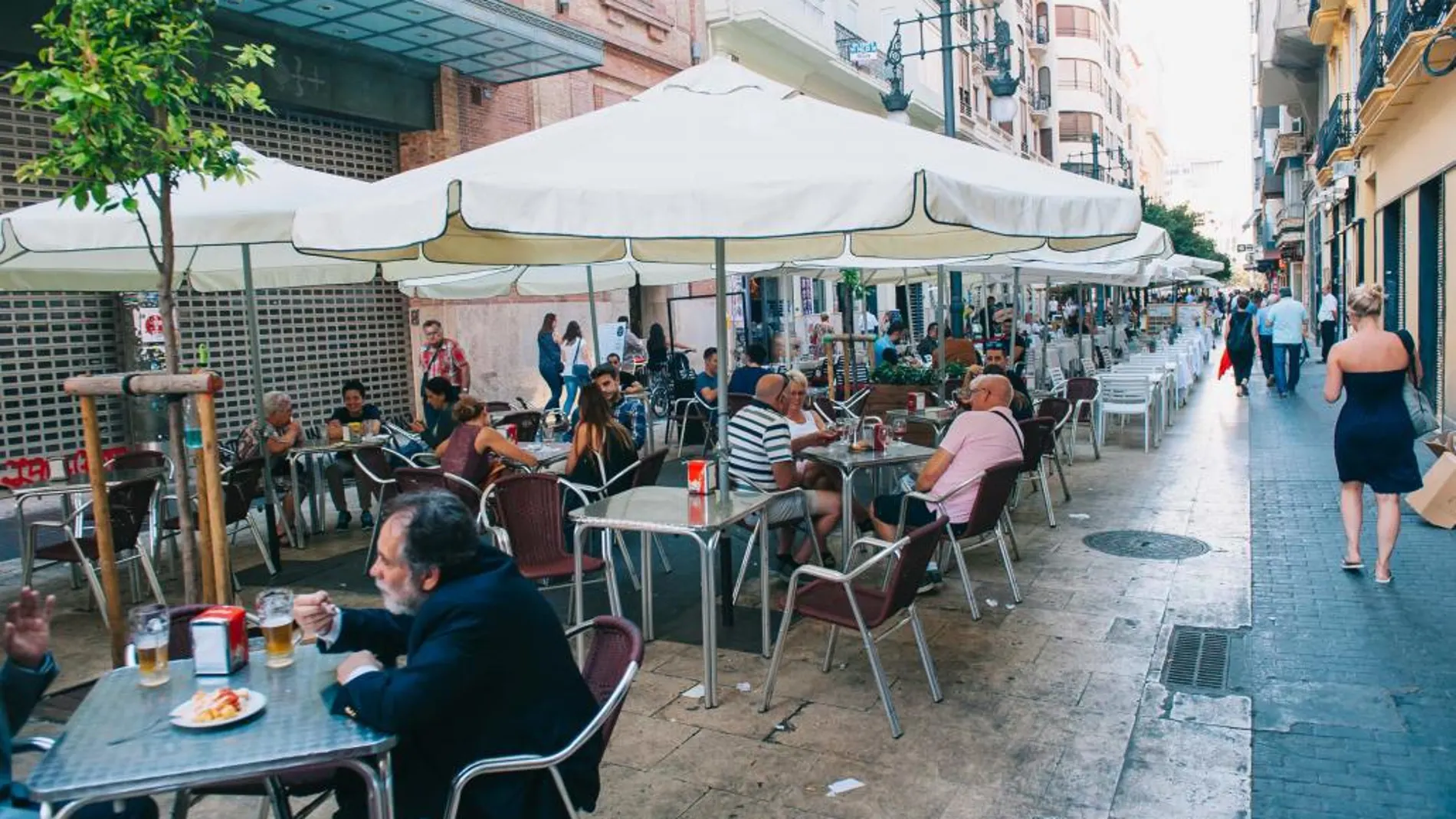 «No caben más terrazas en la ciudad», según argumentó ayer el concejal de Espacio Público, Carlos Galiana