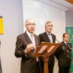 El delegado del Gobierno de España en Castilla y León, Ramiro Ruiz Medrano, explica la operación «Decébalo»