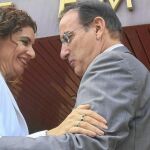 La consejera de Hacienda, María Jesús Montero, y el presidente de la Confederación de Empresarios de Andalucía (CEA), Javier González de Lara