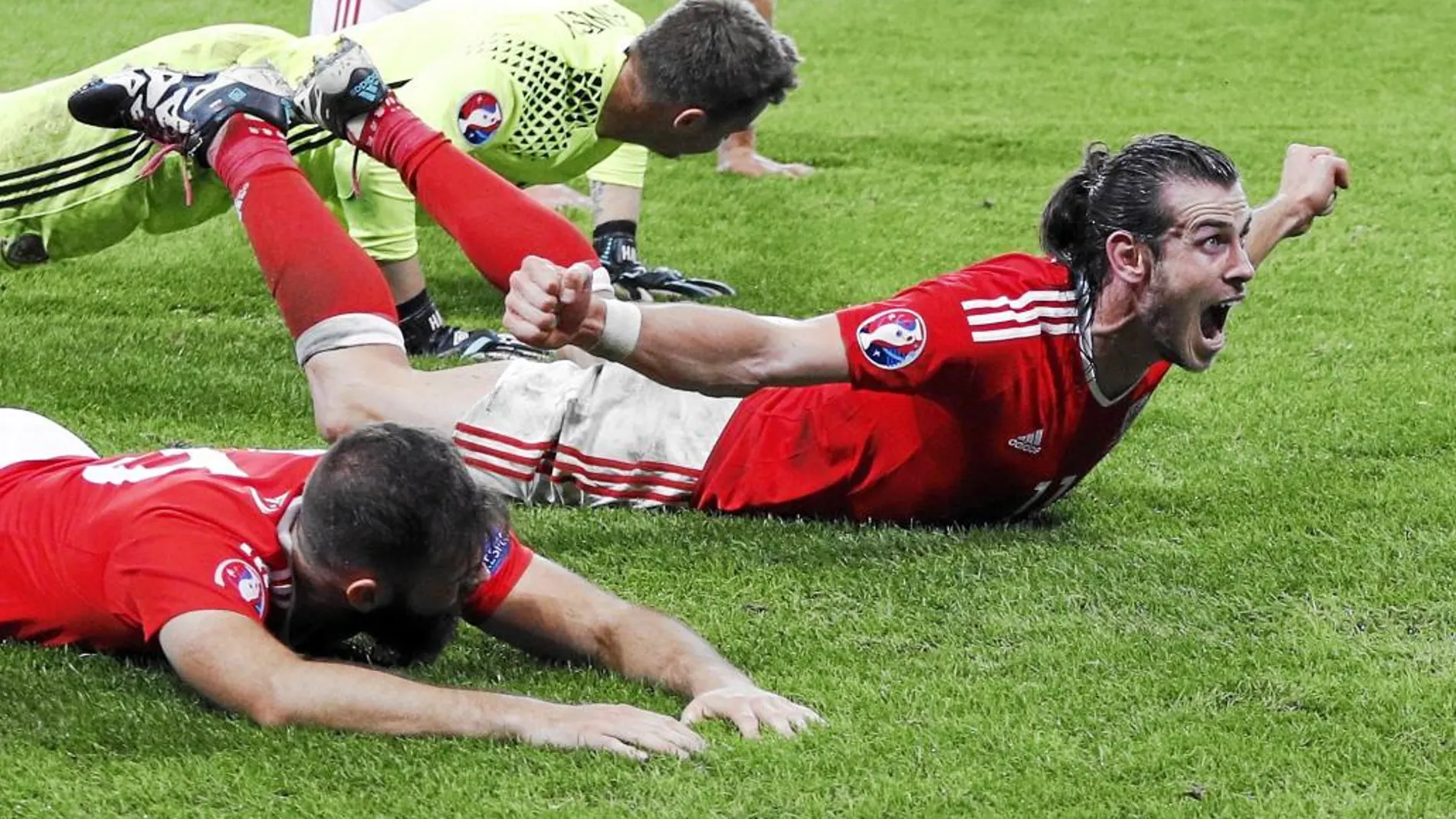 Bale celebra la clasificación de Gales a la semifinal