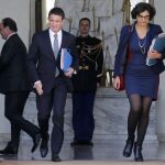 El primer ministro galo, Manuel Valls y la ministra de Trabajo, Myriam El Khomri.