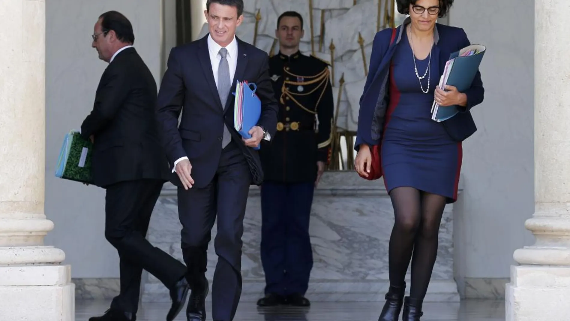 El primer ministro galo, Manuel Valls y la ministra de Trabajo, Myriam El Khomri.