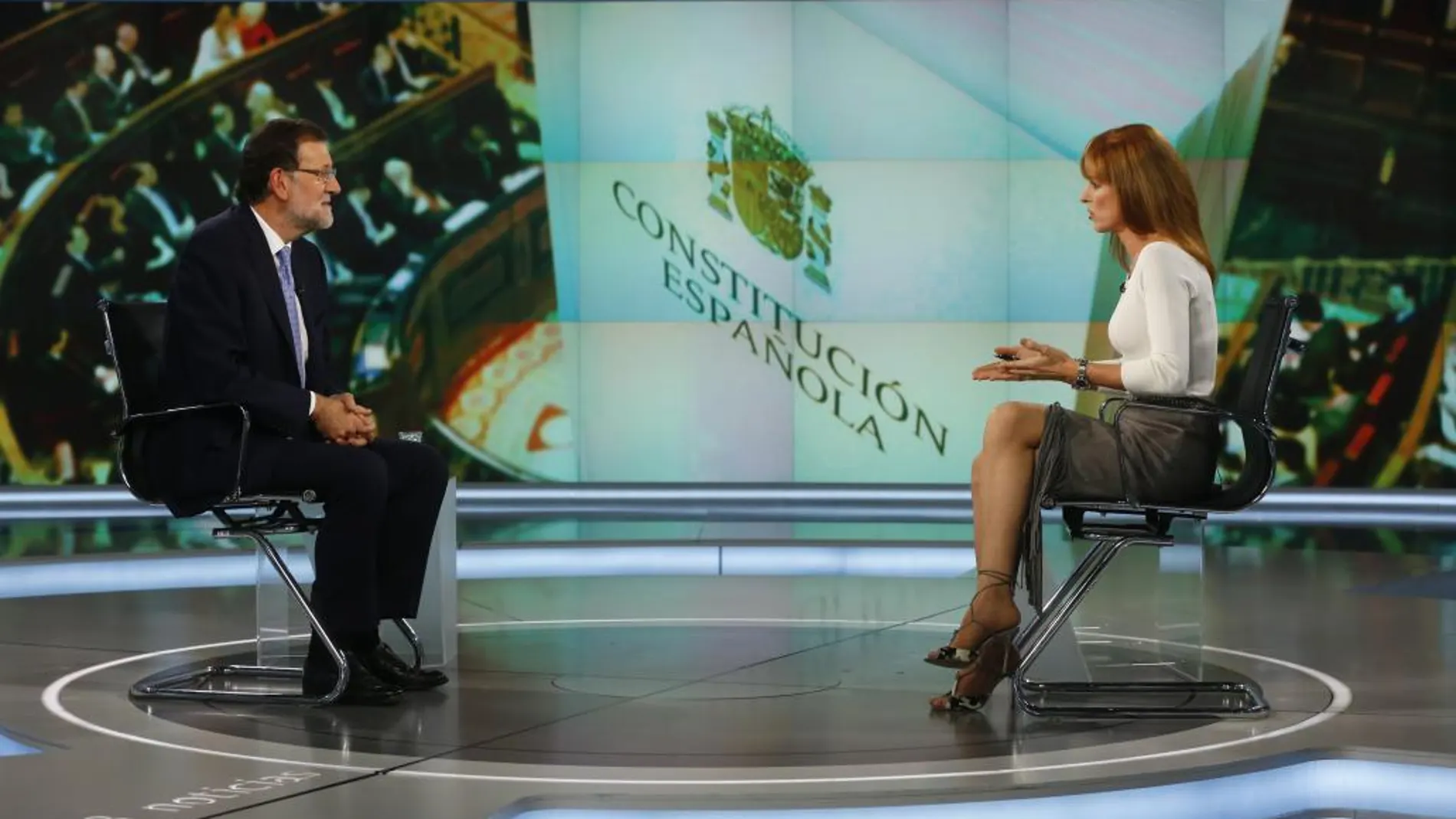 Un momento de la entrevista que Gloria Lomana realizó al presidente del Gobierno, Mariano Rajoy