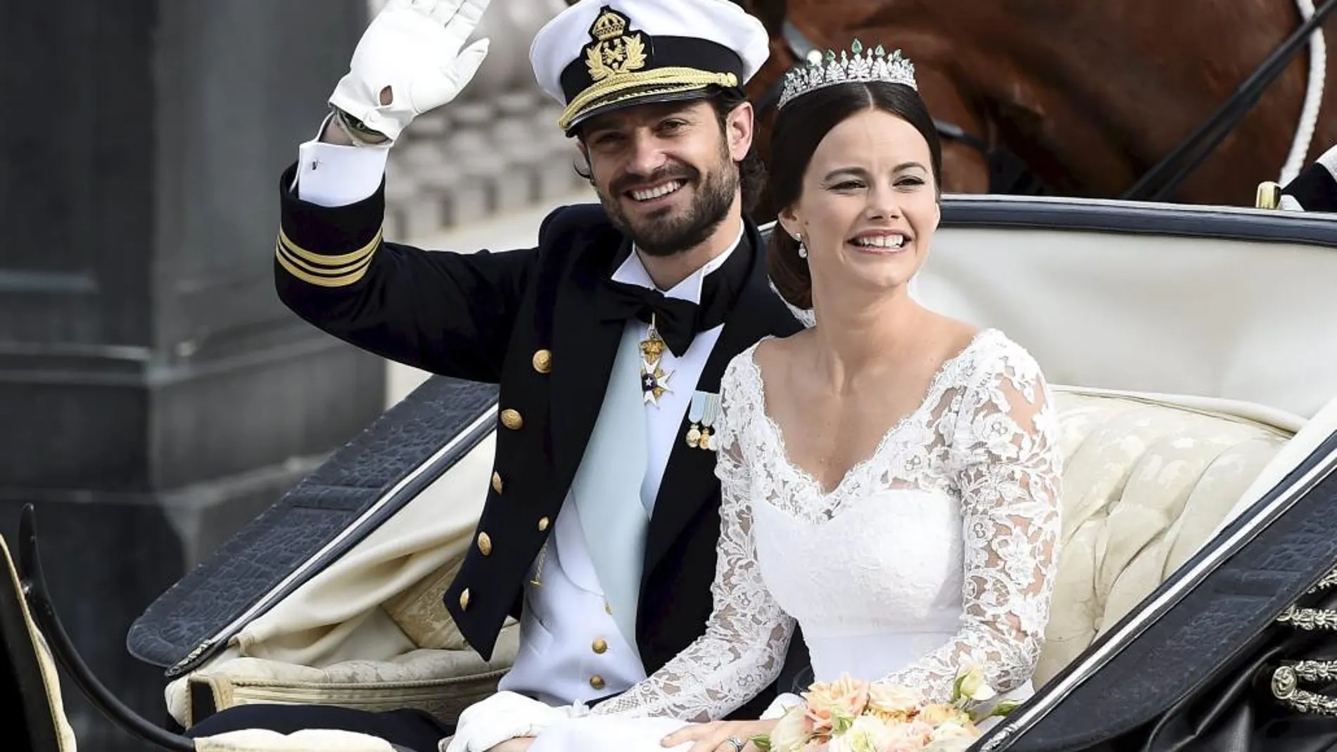 El príncipe Carlos Felipe y la princesa Sofía, el día de su boda, el 13 de junio de 2015