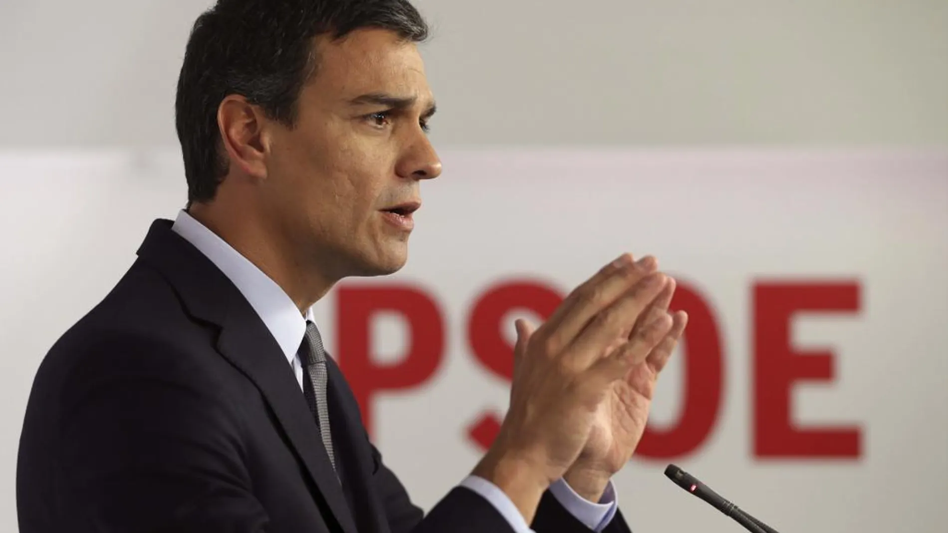 El secretario general del PSOE y candidato a la presidencia del Gobierno, Pedro Sánchez, durante una rueda de prensa
