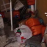 Todas las estancias de la vivienda se encontraban repletas de objetos inservibles, muebles rotos y bolsas de basura