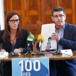 Jorge Rodríguez y María Josep Amigó atendiendo a los medios