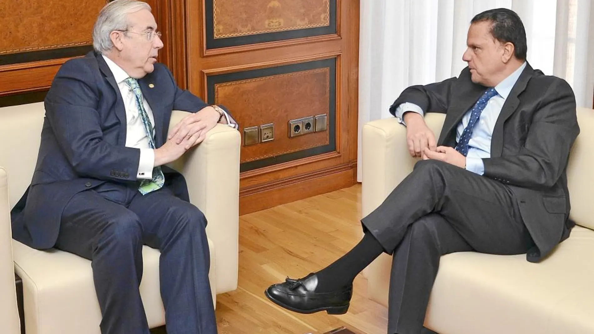 Última reunión, celebrada en Palencia, de los presidentes del consejos de Cuentas, Jesús Encabo, y del Consultivo de Castilla y León, Mario Amilivia
