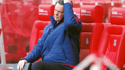 Van Gaal, en el banquillo del Manchester, su último equipo. También dirigió al Ajax, al Barcelona, al AZ Alkmaar, al Bayern y a la selección de Holanda