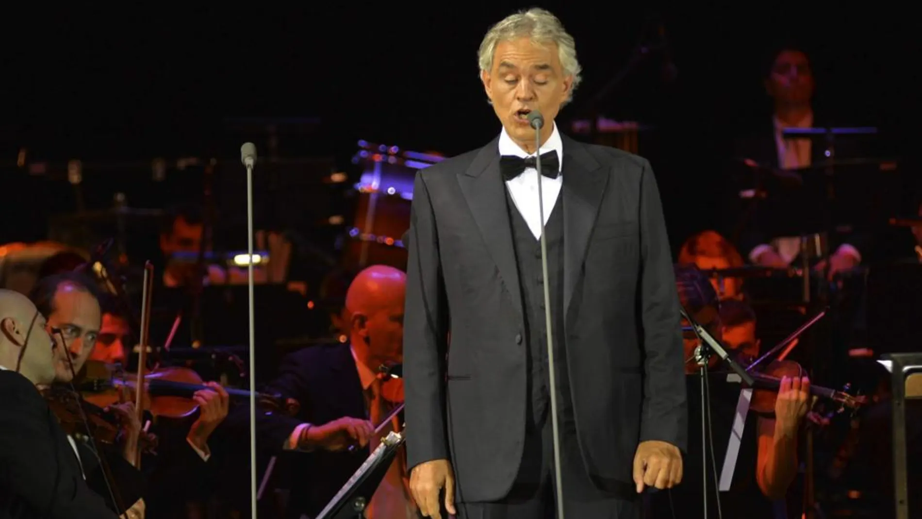 El tenor italiano Andrea Bocelli durante el concierto que ofrece esta noche en el Starlite Festival de Marbella (Málaga)