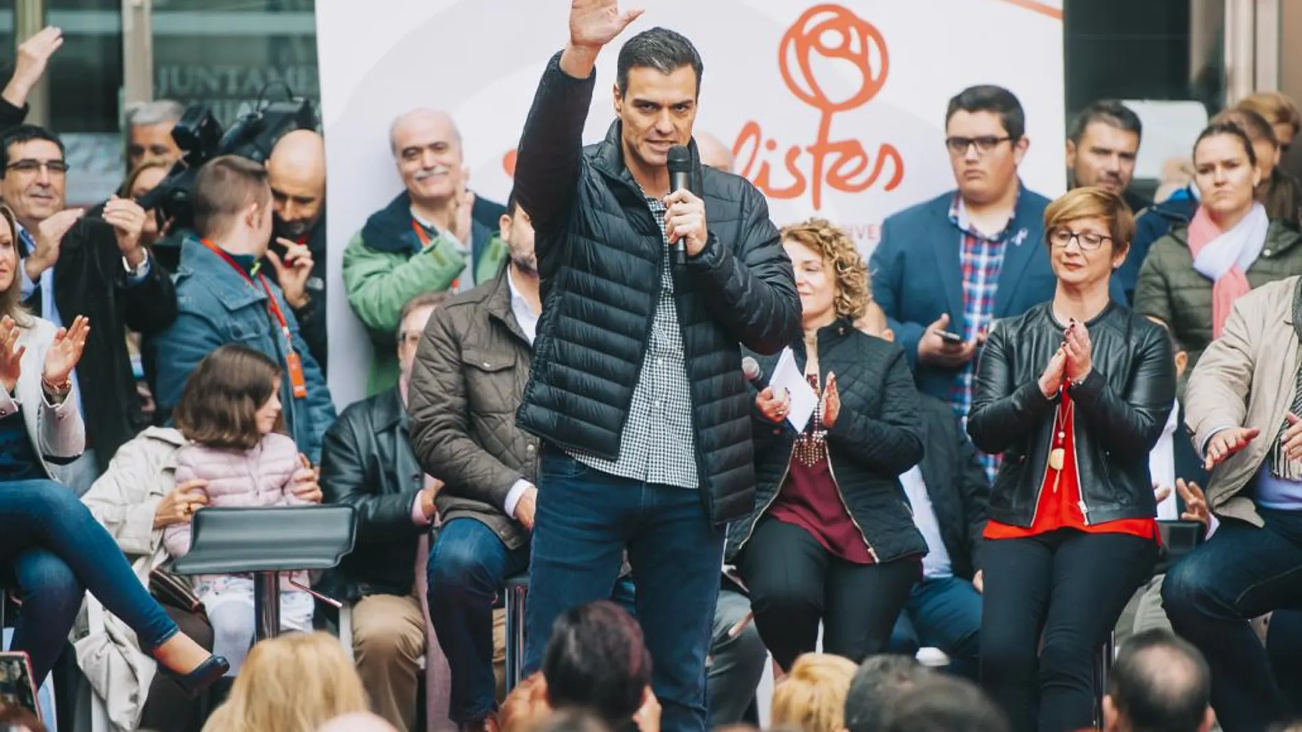 Pedro Sánchez, durante la visita que hizo el pasado año a Xirivella, en Valencia.