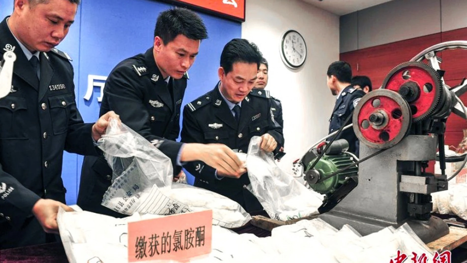 Zhang y Yang comenzaron en 2005 a fabricar en laboratorio varios productos químicos con fines comerciales, entre ellos metilona, un psicotrópico euforizante.