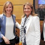 Alicia García junto a la secretaria de Estado de Servicios Sociales e Igualdad, Susana Camarero, ayer en Madrid.