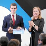 Ana Pastor, Presidenta del Congreso entregó el premio al Mejor Estudiante del Año