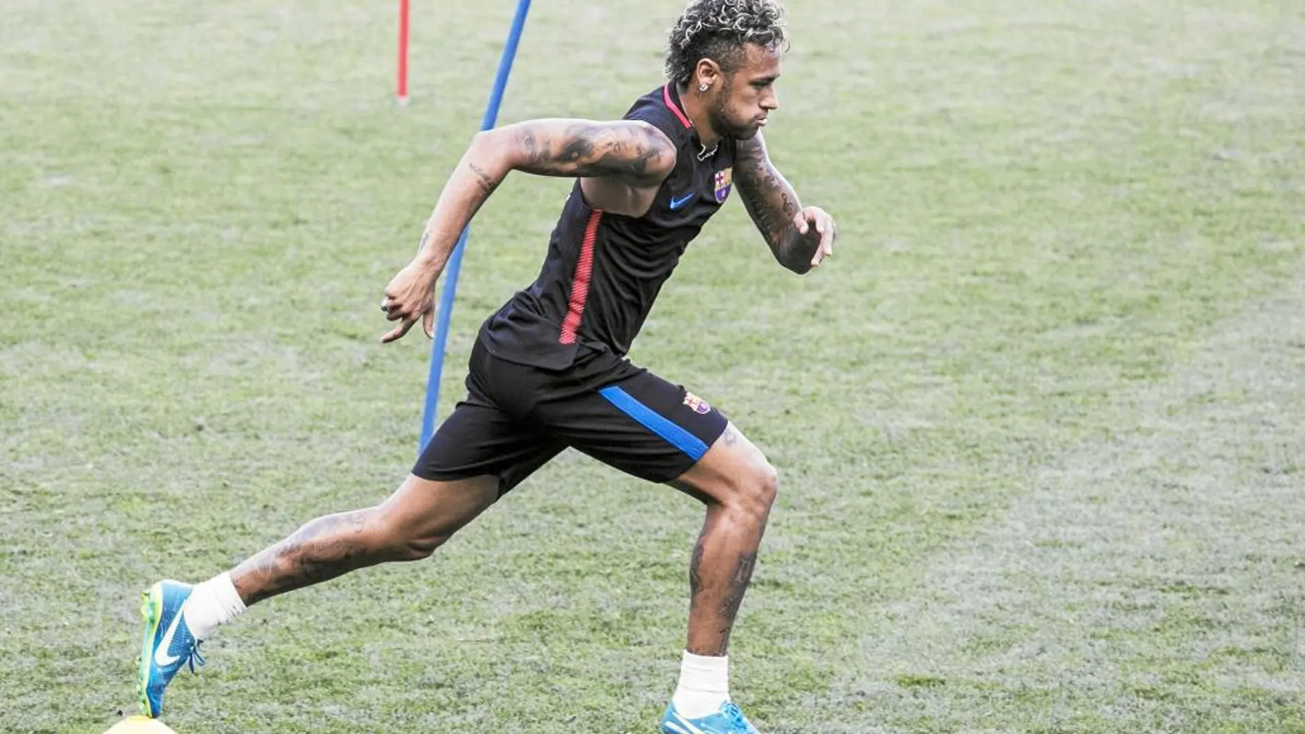 Neymar, en un entrenamiento con el Barcelona en Estados Unidos