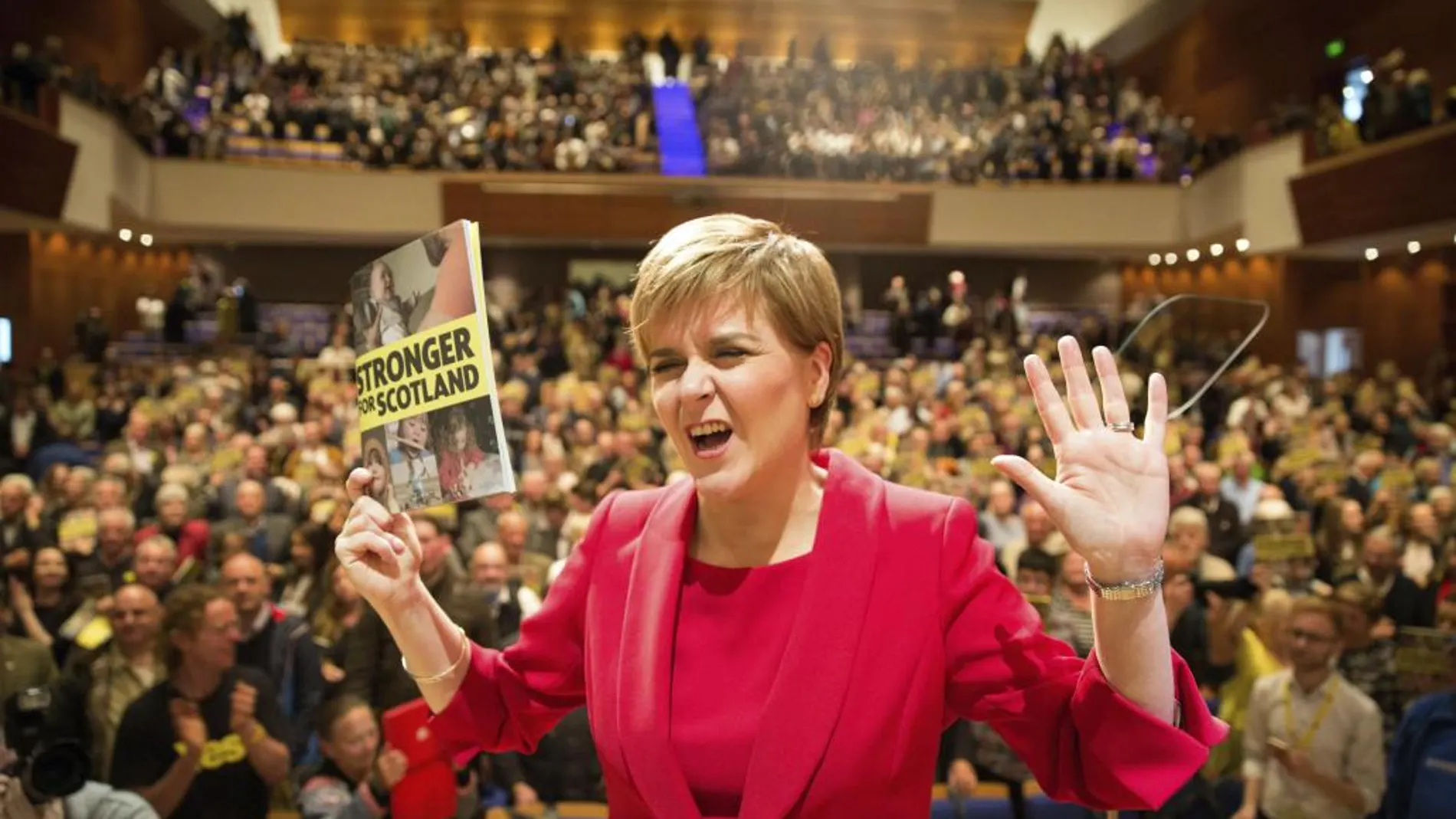 La ministra principal escocesa, Nicola Sturgeon, presenta el manifiesto del Partido Nacionalista Escocés (SNP) en Perth