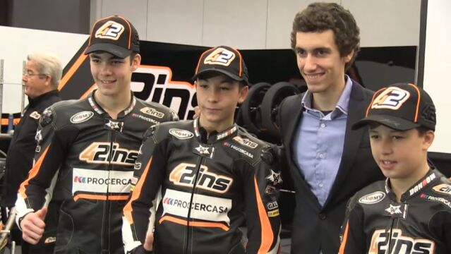 El compromiso de Álex Rins con los jóvenes talentos sigue creciendo