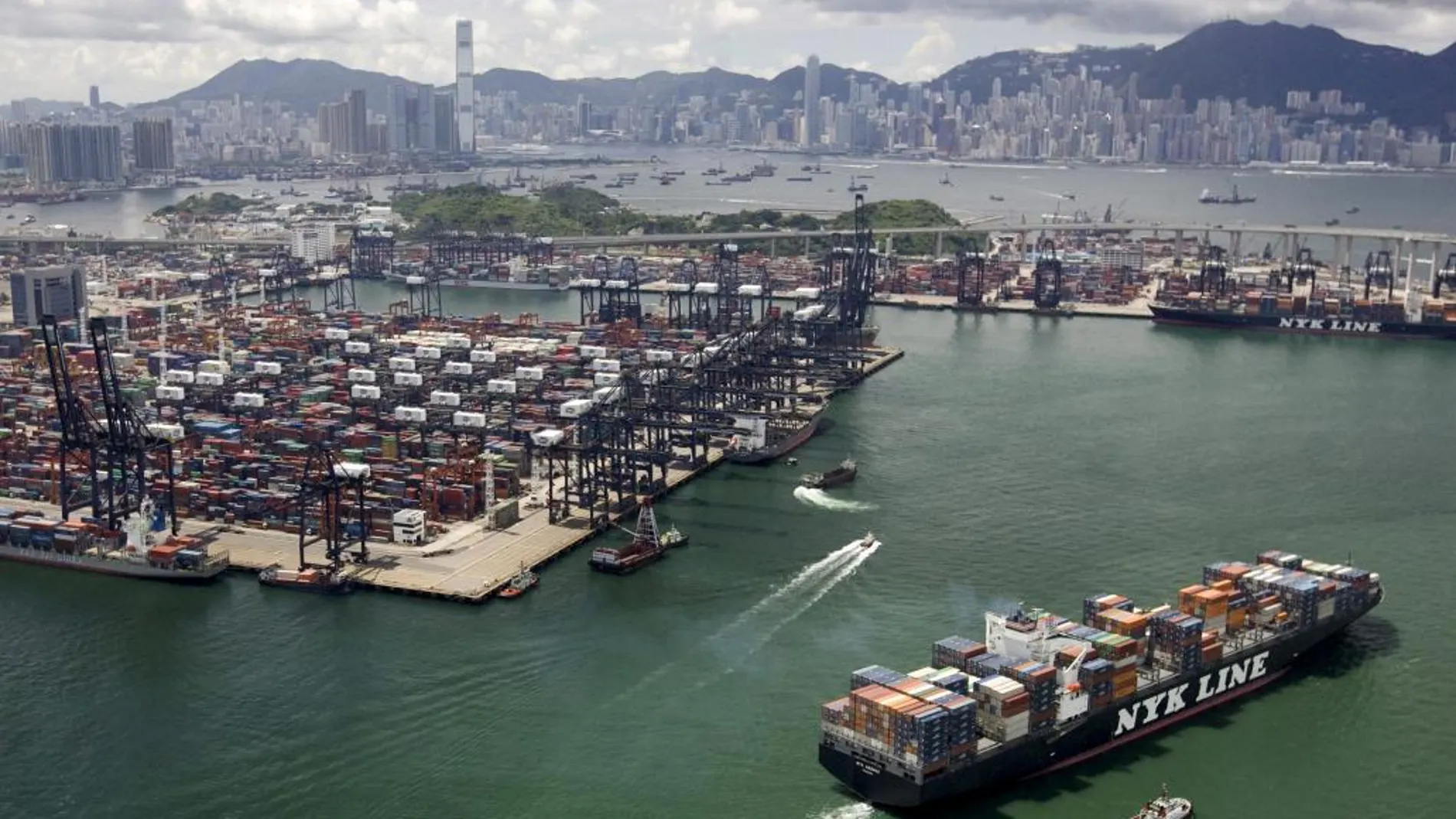 Una vista aérea del puerto de Kwai Chung, en Hong Kong, China