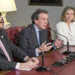 Sánchez Cabrera, De Santiago-Juárez y Alicia García, durante la rueda de prensa ofrecida en Ávila