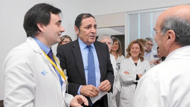 El consejero de Sanidad, Antonio María Sáez Aguado, informa sobre elprimer trasplante hepatorrenal realizado en Castilla y León