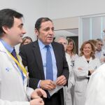 El consejero de Sanidad, Antonio María Sáez Aguado, informa sobre elprimer trasplante hepatorrenal realizado en Castilla y León