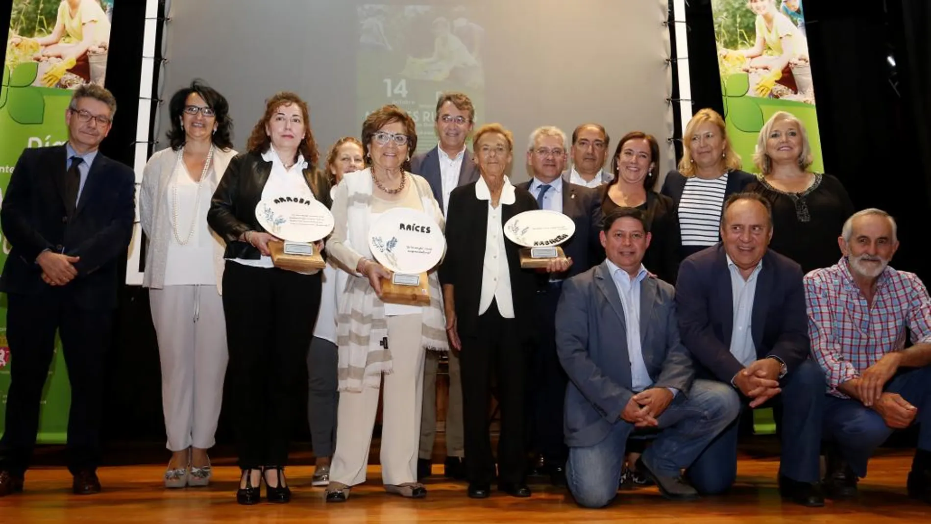 El presidente de la Diputación de León, Juan Martínez Majo, asiste a Gala del Día Internacional de la Mujer Rural celebrada en Valencia de Don Juan (León), en la que se entregan los Premios 'Arroba', 'Raíces' y Madreña'
