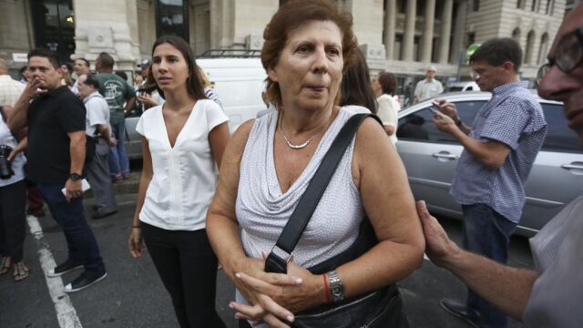Sara Garfunkel, madre del fiscal Alberto Nisman junto a Iara Nisman, hija del difunto fiscal