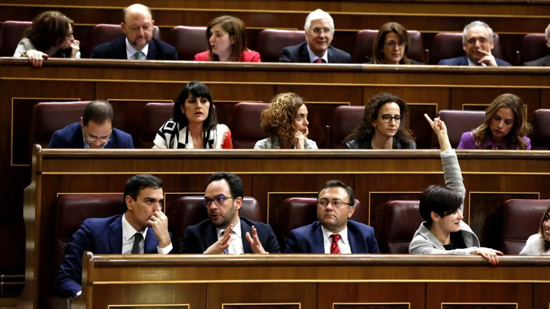 Sólo 26 diputados rechazan la «indemnización» por 53 días de trabajo