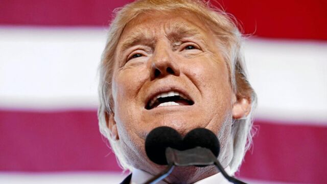 El polémico precandidato Trump, durante uno de sus mítines