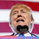 El polémico precandidato Trump, durante uno de sus mítines