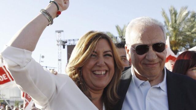 Susana Díaz y Alfonso Guerra durante un acto de campaña de las primarias socialistas