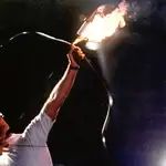 El arquero Antonio Rebollo lanza la flecha para encender el pebetero durante la ceremonia de inauguración de los Juegos de Barcelona