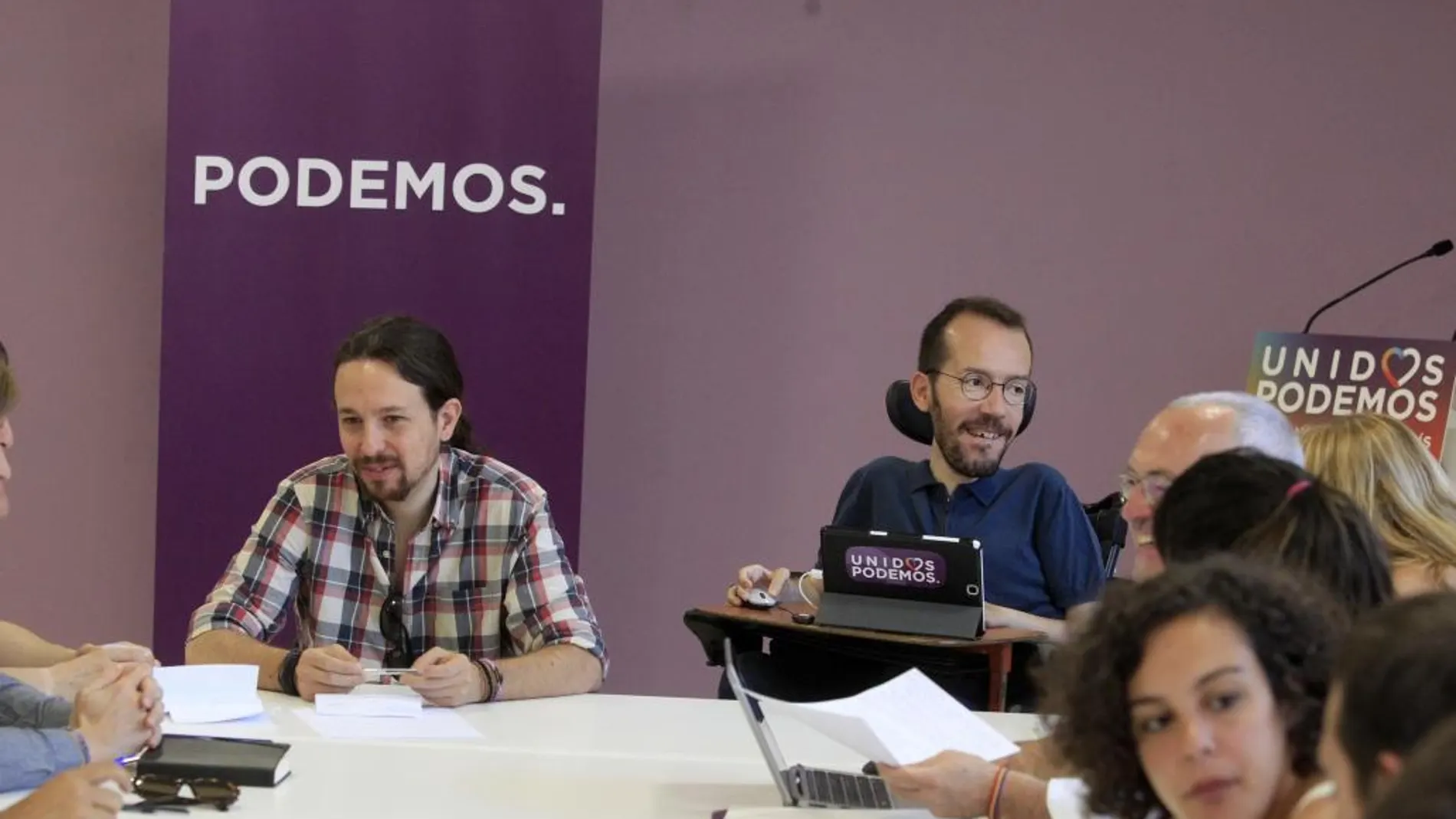Pablo Iglesias y Pablo Echenique, durante la reunión que han mantenido hoy con los secretarios autonómicos del partido.