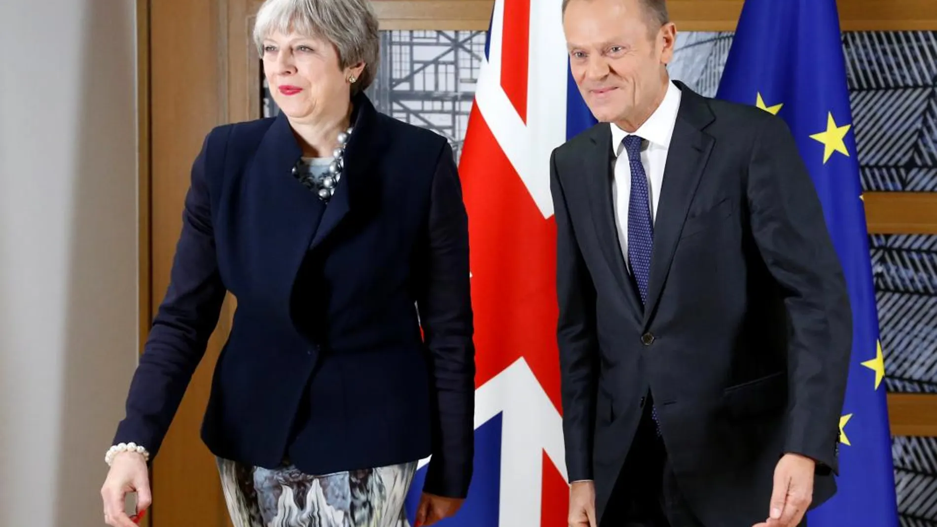 Theresa May y Donald Tusk en la reunión en Bruselas