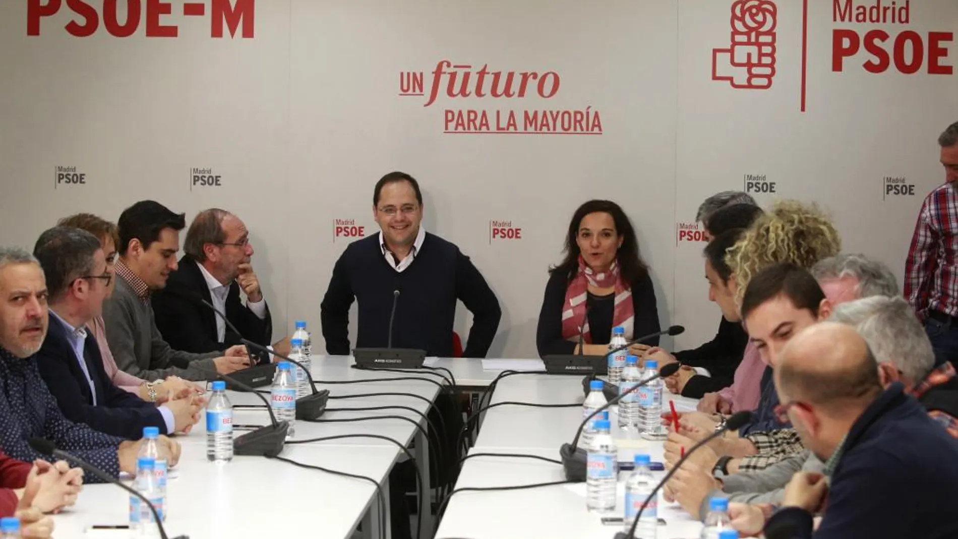 El secretario de organización del PSOE, César Luena, y la secretaria de general del PSOE-M, Sara Hernández, participan hoy en un encuentro con alcaldes socialistas de la Comunidad de Madrid