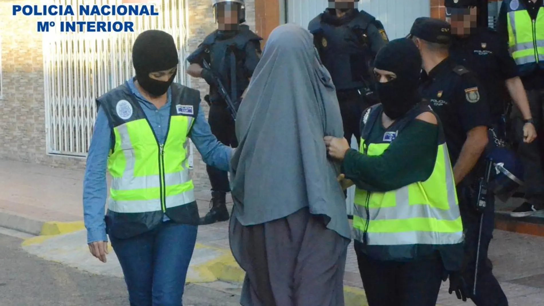 La Policía Nacional detiene a una mujer por su vinculación con el Estado Islámico