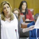 La presidenta de la Junta, la socialista Susana Díaz, ayer en la sesión de control al Gobierno del Parlamento