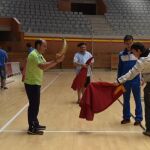 Diego Urdiales comparte con personas discapacitadas una jornada de entrenamiento