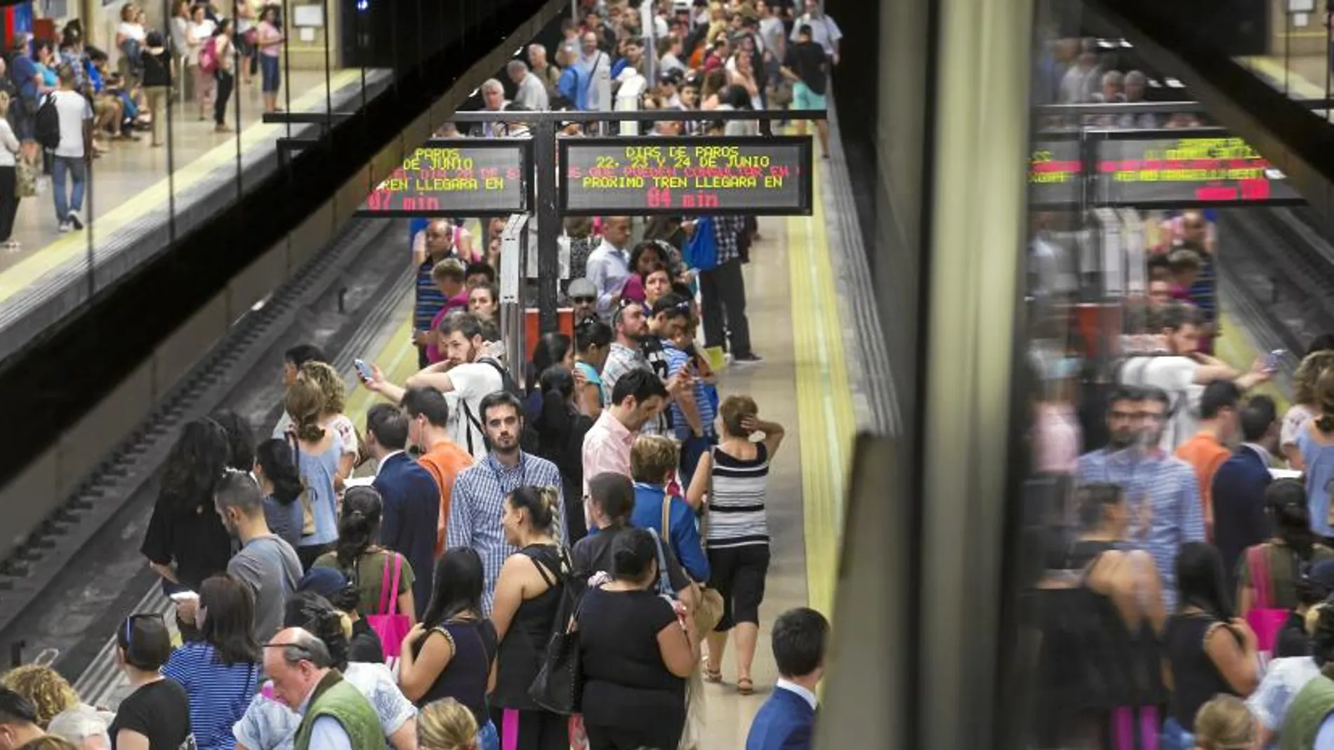 Los sindicatos de Metro han ratificado los paros parciales para el jueves 23 y el viernes 24 de junio