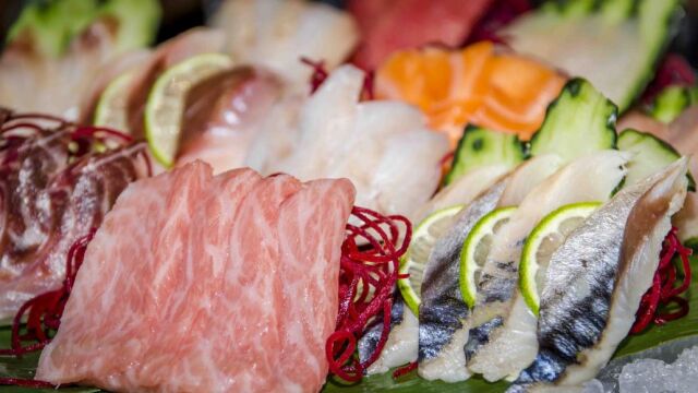Diferentes variedades de sahimi de Enso Sushi