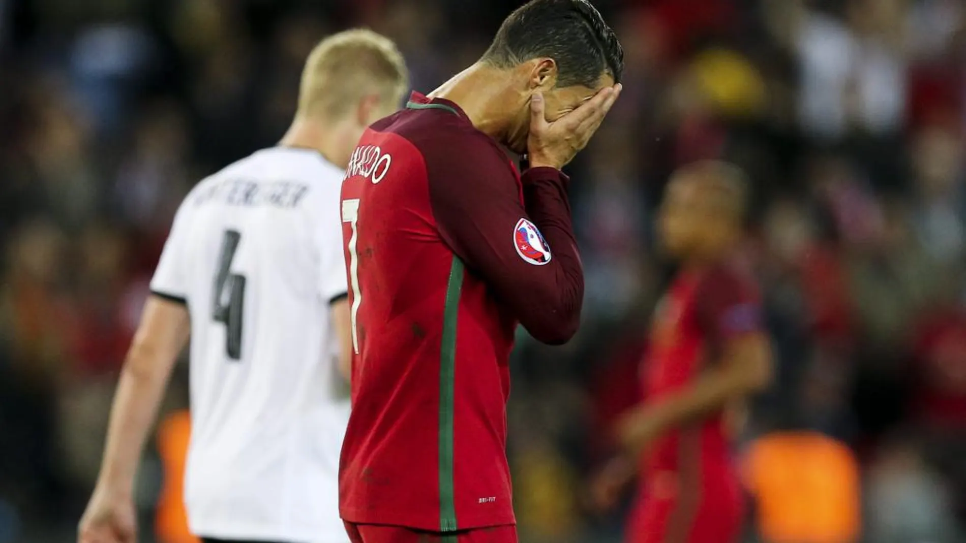 Cristiano Ronaldo se lamenta tras fallar el penalti